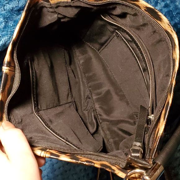 Liz Claiborn echo shoulder purse - Picture 4 of 6